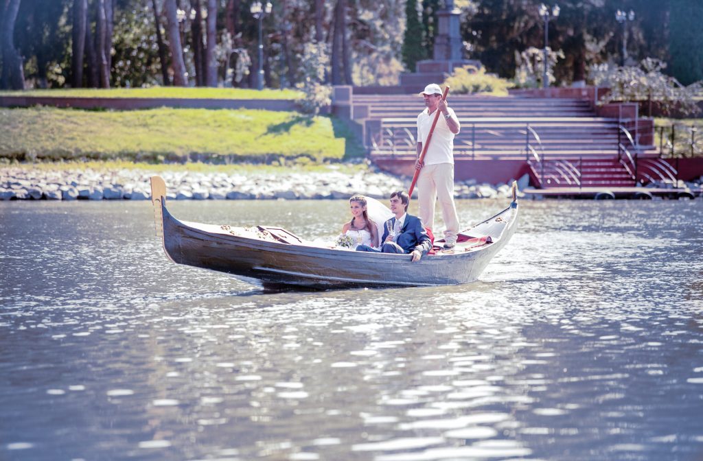 Gondola Ride | Wedding Photography | Dilanatta